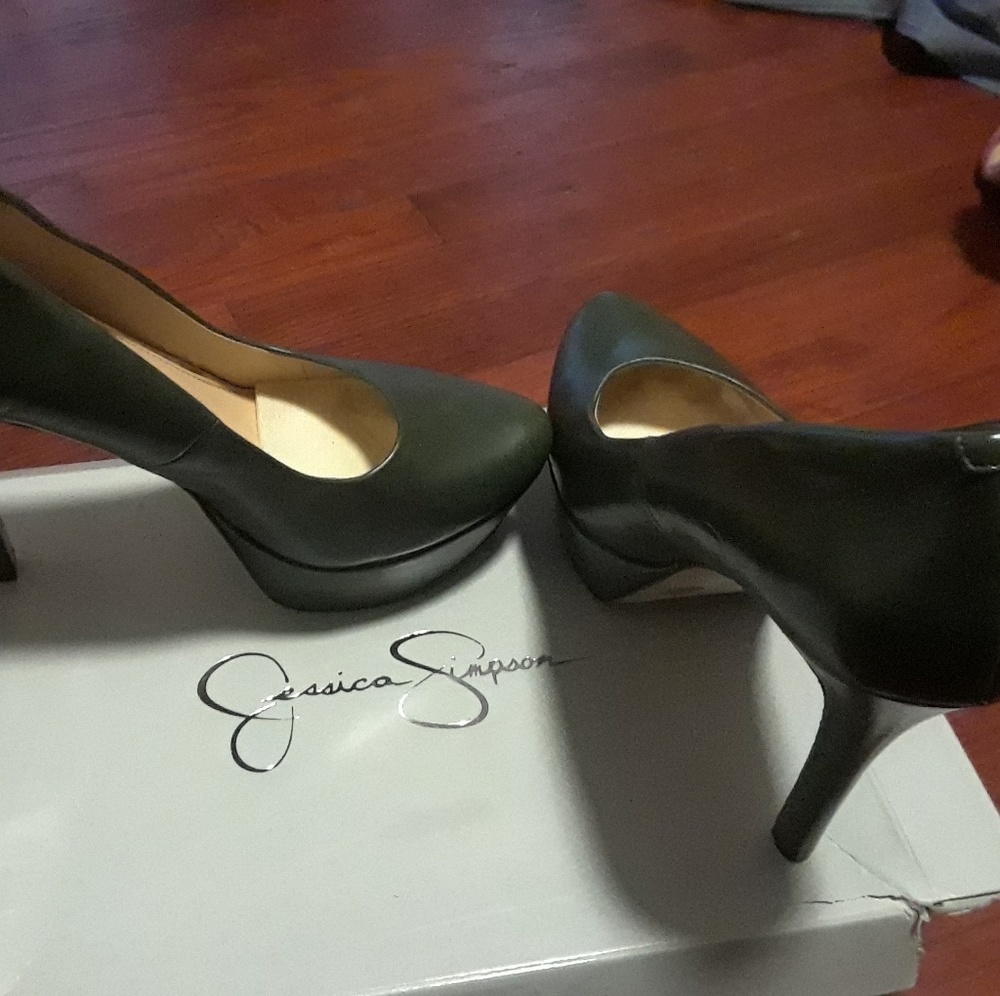 Jessica Simpson  platform heel